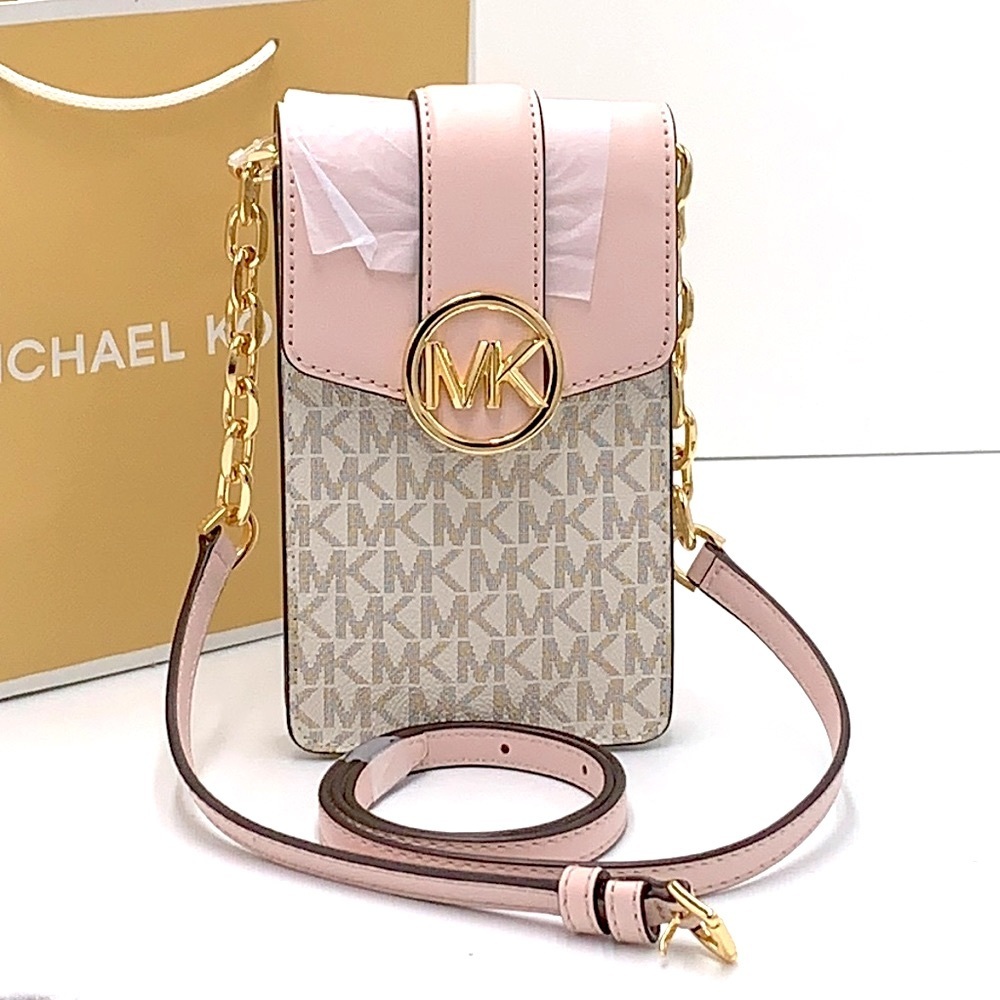 Michael Kors Carmen Small Logo
Smartphone Crossbody VANILLA/ Pink signature - Picture 2 of 15